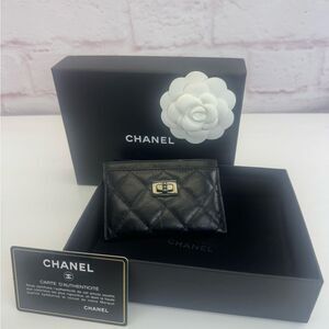 CHANEL Black Quilted Aged Calfskin Leather 2.55 So Black Card Holder